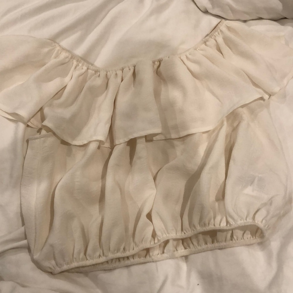 URBAN OUTFITTERS CROPPED OFF SHOULDER TOP